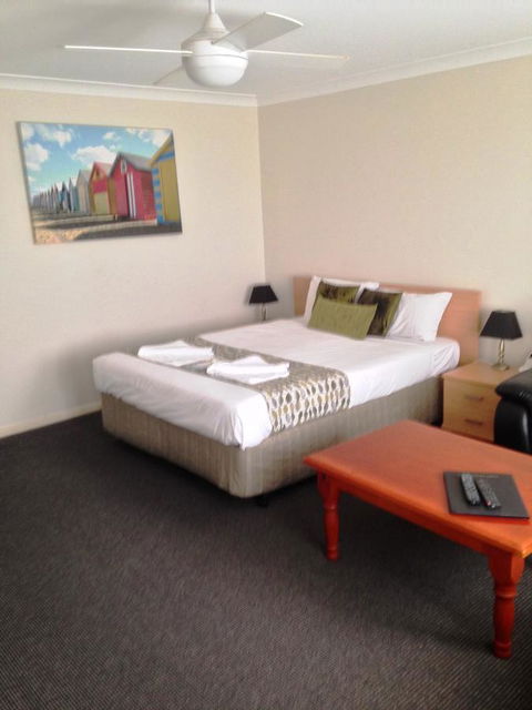 Beaches Serviced Apartments - Mackay Tourism 36