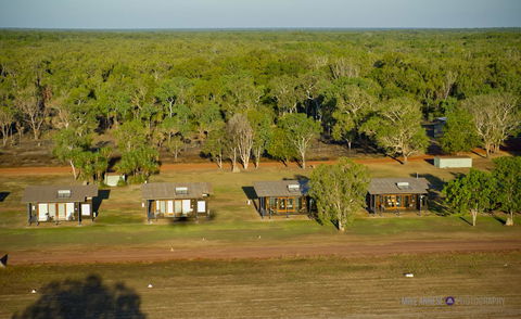 Wildman Wilderness Lodge - Mackay Tourism 1