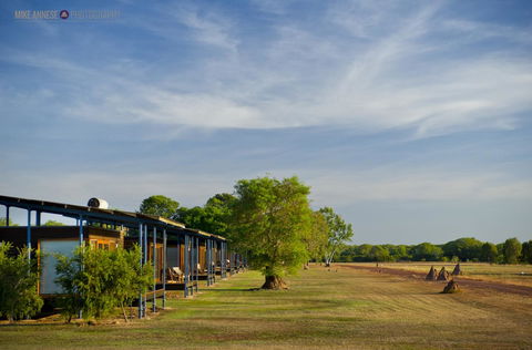 Wildman Wilderness Lodge - Mackay Tourism 13
