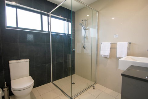 Magnum Serviced Apartments - Mackay Tourism 35