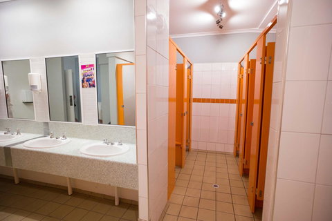 Melaleuca On Mitchell - Darwin YHA - Mackay Tourism 3