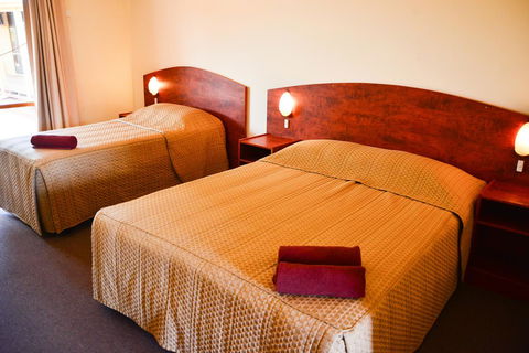 Erldunda Desert Oaks Resort - Mackay Tourism 33
