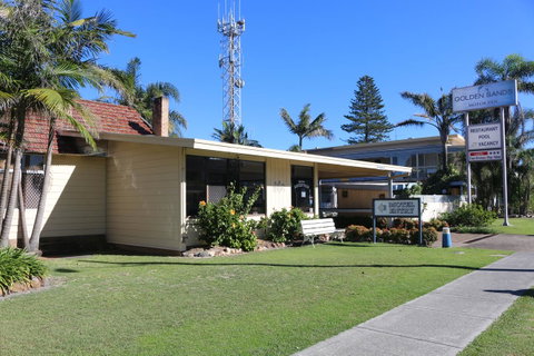 Golden Sands Motor Inn - Mackay Tourism 10