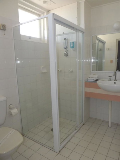 Golden Sands Motor Inn - Mackay Tourism 27