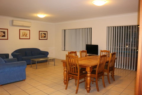 Golden Sands Motor Inn - Mackay Tourism 13