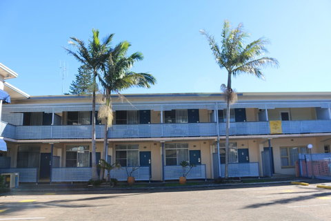 Golden Sands Motor Inn - Mackay Tourism 11