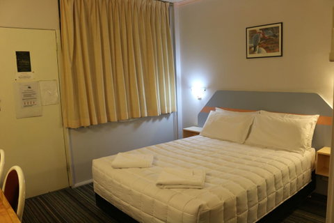 Golden Sands Motor Inn - Mackay Tourism 16