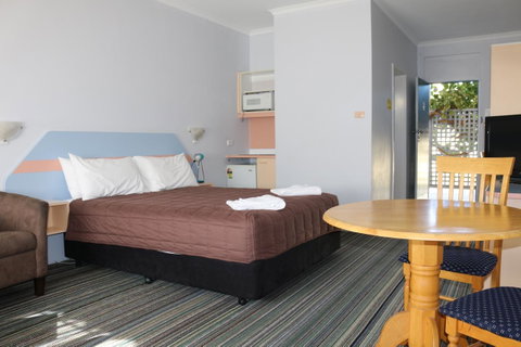 Golden Sands Motor Inn - Mackay Tourism 24