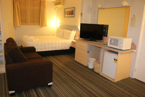 Golden Sands Motor Inn - Mackay Tourism 21