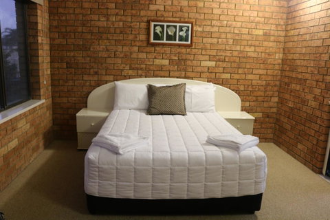 Golden Sands Motor Inn - Mackay Tourism 0