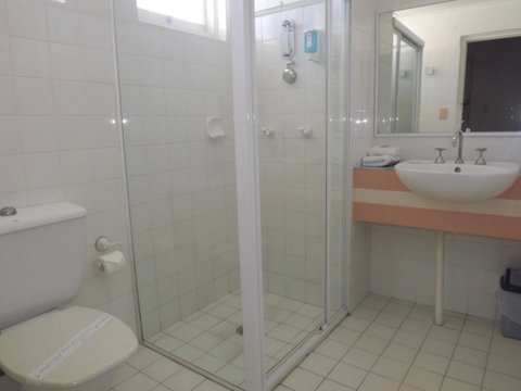 Golden Sands Motor Inn - Mackay Tourism 30