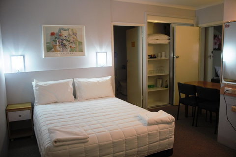 Golden Sands Motor Inn - Mackay Tourism 1