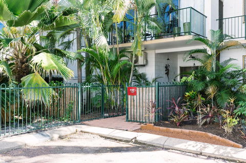 CitySide Apartment - 2 Bedroom With Private Courtyard - Mackay Tourism 6