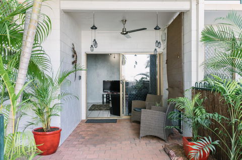 CitySide Apartment - 2 Bedroom With Private Courtyard - Mackay Tourism 7