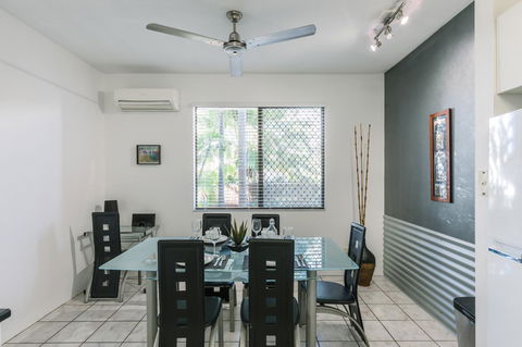 CitySide Apartment - 2 Bedroom With Private Courtyard - Mackay Tourism 9
