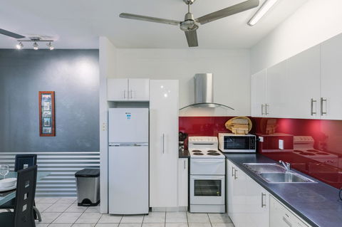 CitySide Apartment - 2 Bedroom With Private Courtyard - Mackay Tourism 3