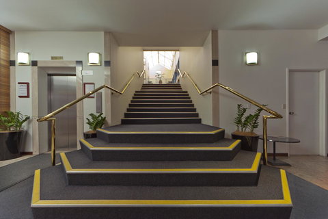 Madison Capital Executive Apartments - Mackay Tourism 9