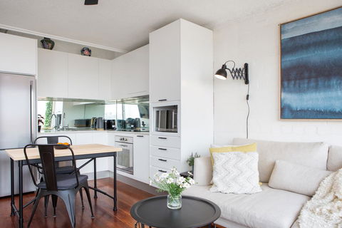 Boutique Apartment With Fantastic Harbour Views - Mackay Tourism 1