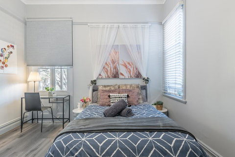 Boutique Private Rm Situated In The Heart Of Burwood1 - Mackay Tourism 0