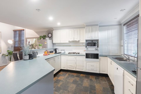 Boutique Private Rm Situated In The Heart Of Burwood1 - Mackay Tourism 2