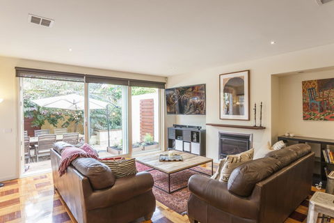Boutique Stays - Elwood Hideaway - Mackay Tourism 0