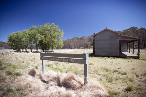 Brackens Hut - Mackay Tourism 1