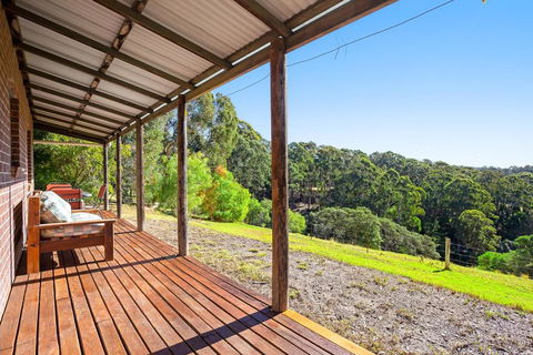 Braeside Cabin Four - Ziera - Mackay Tourism 1