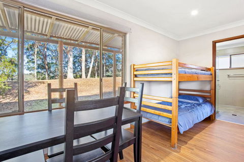 Braeside Cabin Three - Parsonsia - Mackay Tourism 2