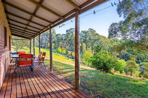 Braeside Cabin Three - Parsonsia - Mackay Tourism 3