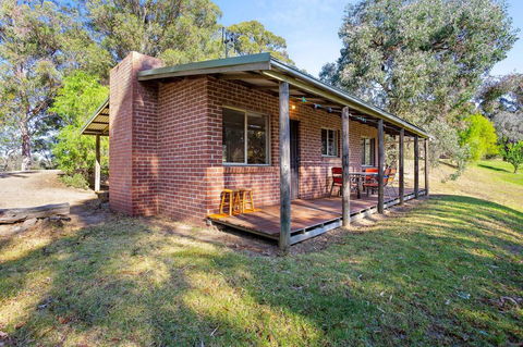 Braeside Cabin Three - Parsonsia - Mackay Tourism 0