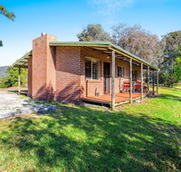 Braeside Cabin Two - Alphitonia - Mackay Tourism