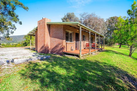 Braeside Cabin Two - Alphitonia - Mackay Tourism 0