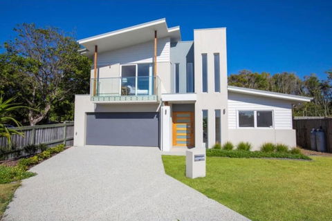 Brand New PRIZE HOME 50m Path To Beach - Mackay Tourism 3