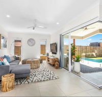 Brand New PRIZE HOME 50m path to beach - Mackay Tourism