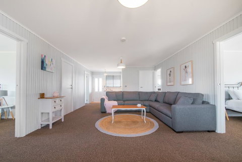 Bridport Holiday House - Mackay Tourism 0
