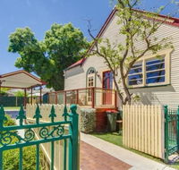Bright 3-bedroom apartment - Central Armidale - Mackay Tourism