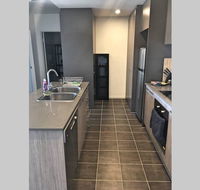 Bright Modern Stylish - Top Floor Apt - Woden - Mackay Tourism