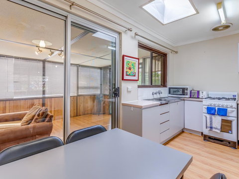 Bright, Neat & Convenient House - Mackay Tourism 1