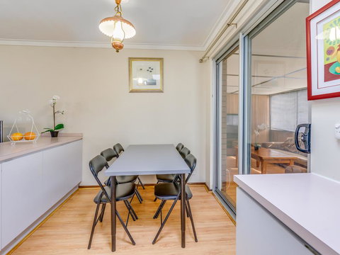 Bright, Neat & Convenient House - Mackay Tourism 2