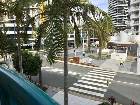 Broadbeach Private Apt With CHA - Mackay Tourism 0