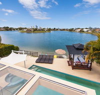 Broadbeach Waterfront Holiday House - Mackay Tourism