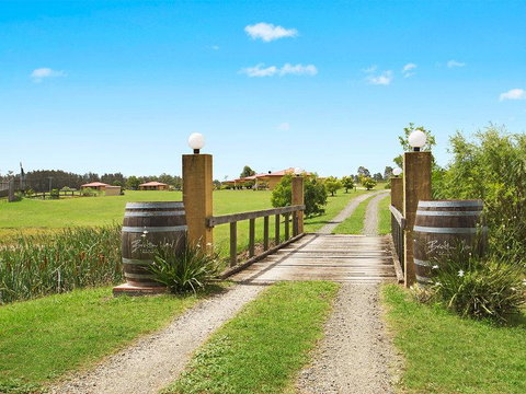 Broken View Estate - Mackay Tourism 2