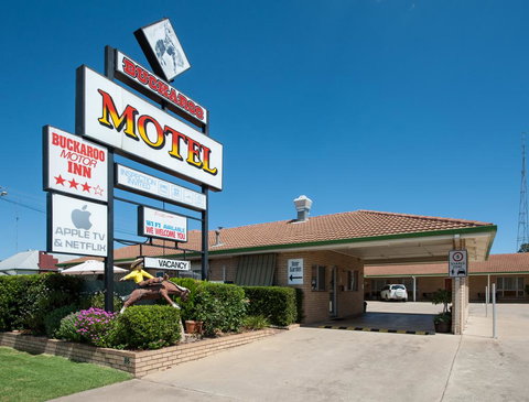 Buckaroo Motor Inn - Mackay Tourism 0