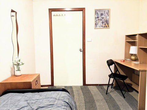 Budget Clayton Homestay - Mackay Tourism 3