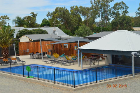 Bundalong Villas - Mackay Tourism 0