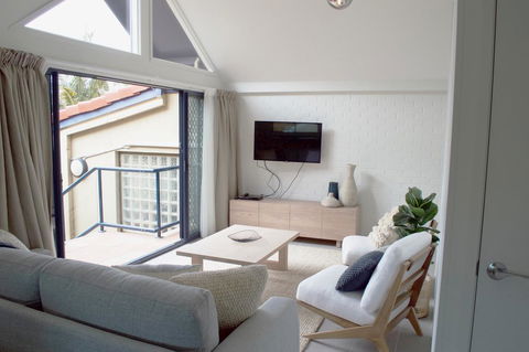 Byron Bay Beachfront Apartments - Mackay Tourism 1
