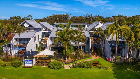 Byron Bay Beachfront Apartments - Mackay Tourism 0