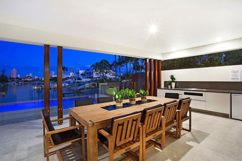 C'est La Vie - Mackay Tourism 2