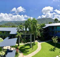Cairns Adventure Lodge - Cook your own meals in your private Kitchen includes Dishwasher Washing Machine - Mackay Tourism