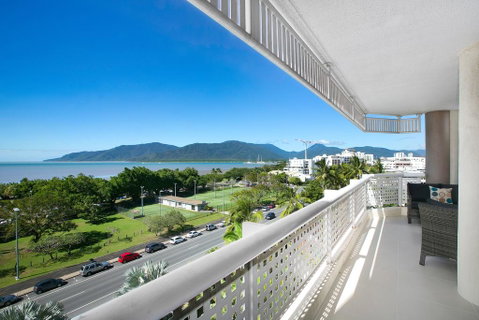 Cairns Luxury Seafront Apartment - Mackay Tourism 2